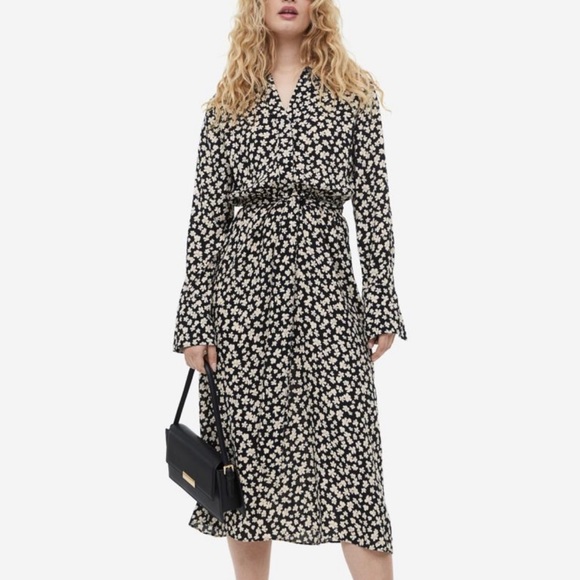 H&M Dresses & Skirts - H&M Tie-belt Shirt Dress